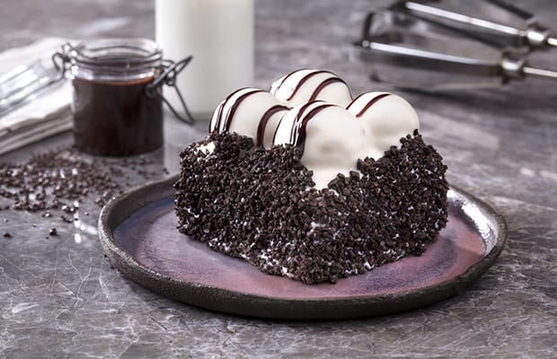 Beyaz Çikolatalı Profiterol Mono Pasta